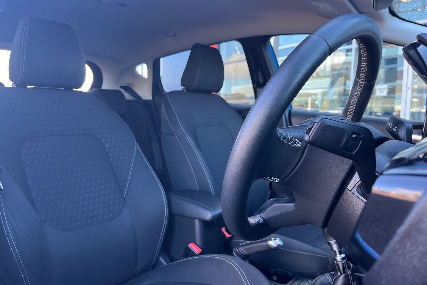 Ford FIESTA Photo 16