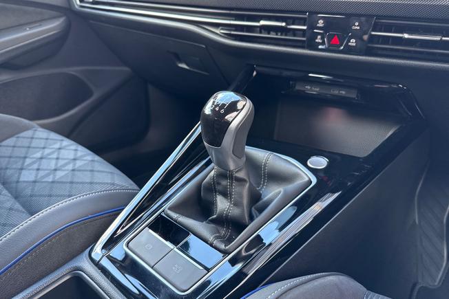 VOLKSWAGEN Golf Photo 23