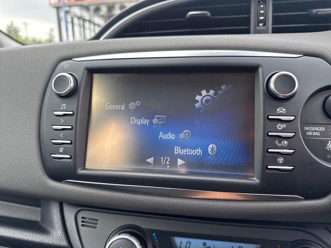 TOYOTA Yaris Photo 35