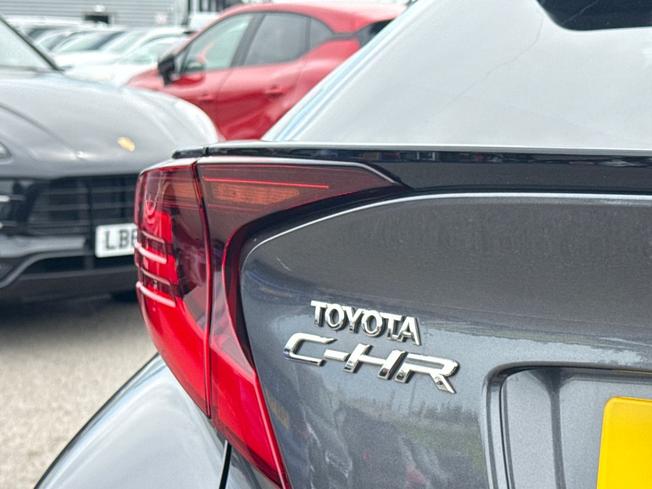 TOYOTA C-Hr Photo 18