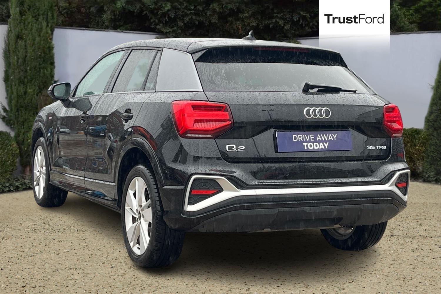 Audi Q2 Photo 1