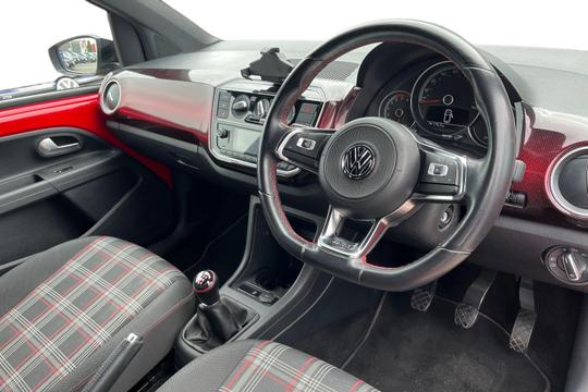 Volkswagen up! Photo autoimg-af3ba690a77ef4ac0a6416c5186e72457f45f3dd.jpg