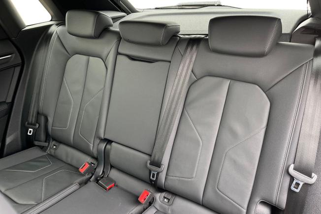 AUDI Q3 Photo 9