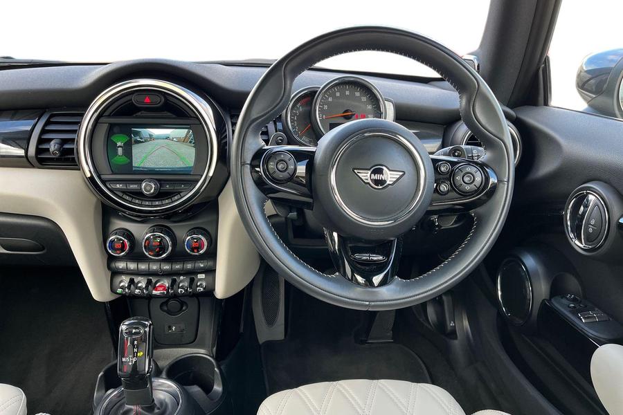 MINI HATCHBACK Photo autoimg-af463d3eb2e0923f3a7322d91b8950bbe80e5d5c.jpg