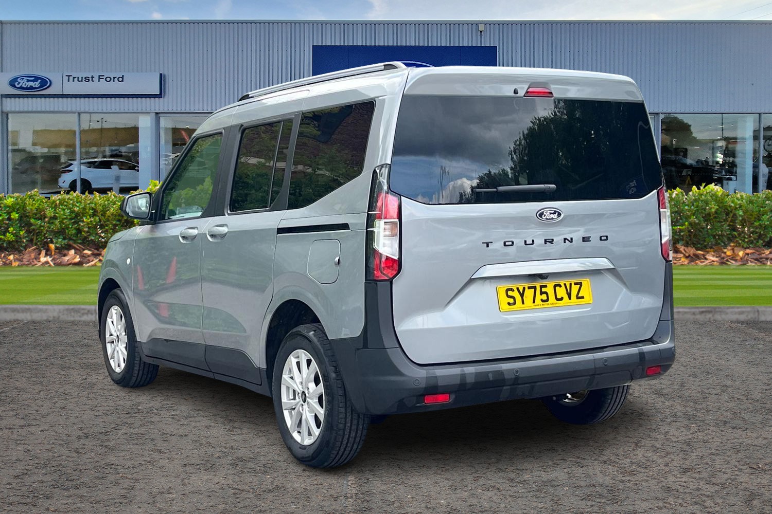Ford Tourneo Courier Photo 1