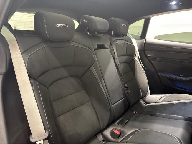 PORSCHE Taycan Photo 29