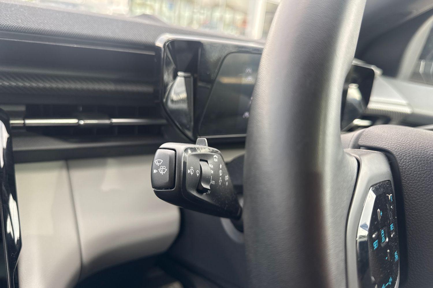 Ford Explorer Photo 13