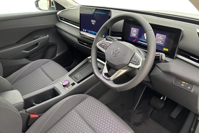 Volkswagen T-Roc Photo 6