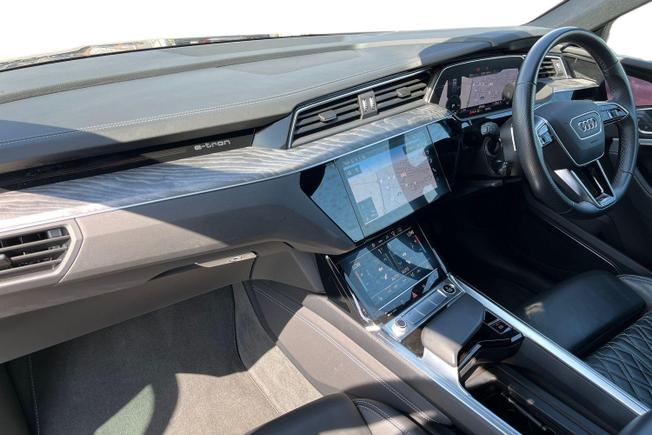 AUDI e-tron Photo 2