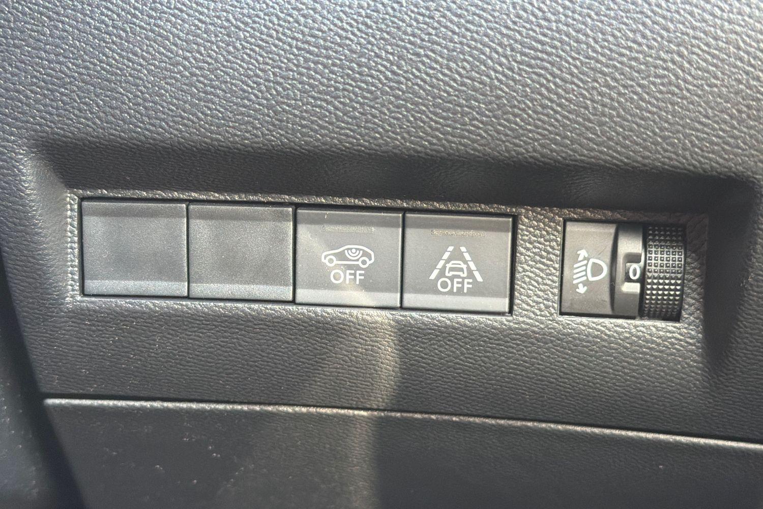 Peugeot 208 Photo 29