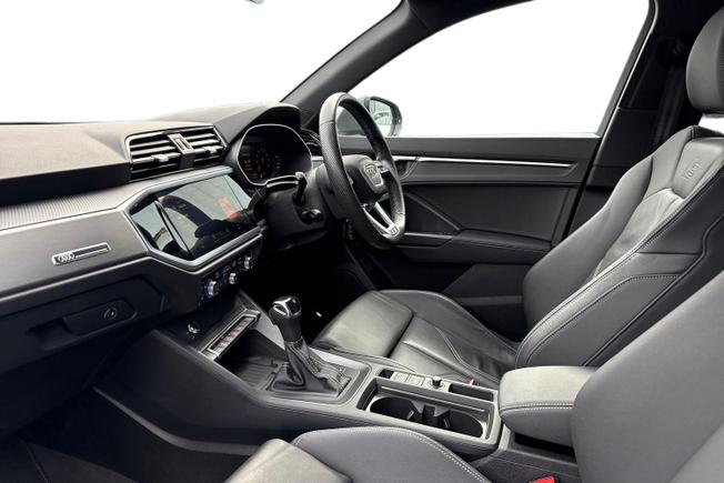 AUDI Q3 Photo 2