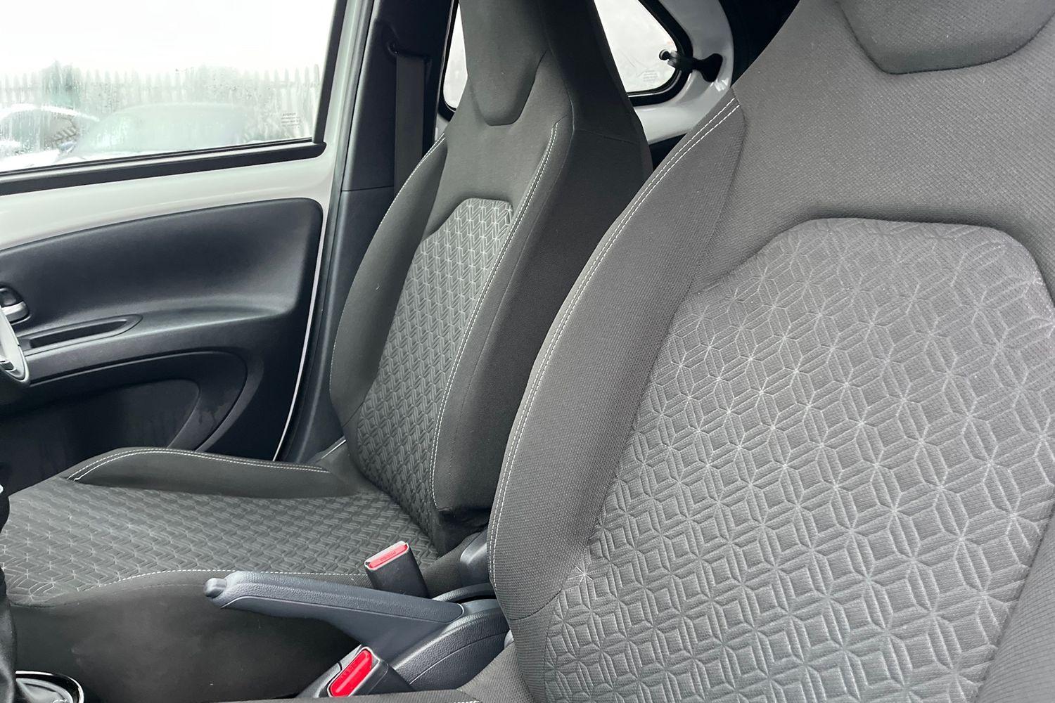 Toyota AYGO X Photo 18