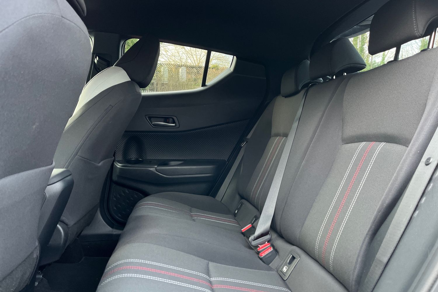 Toyota C-HR Photo 19