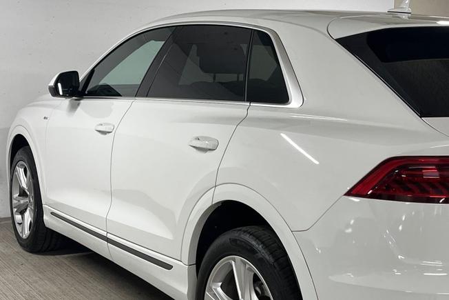 AUDI Q8 Photo 33