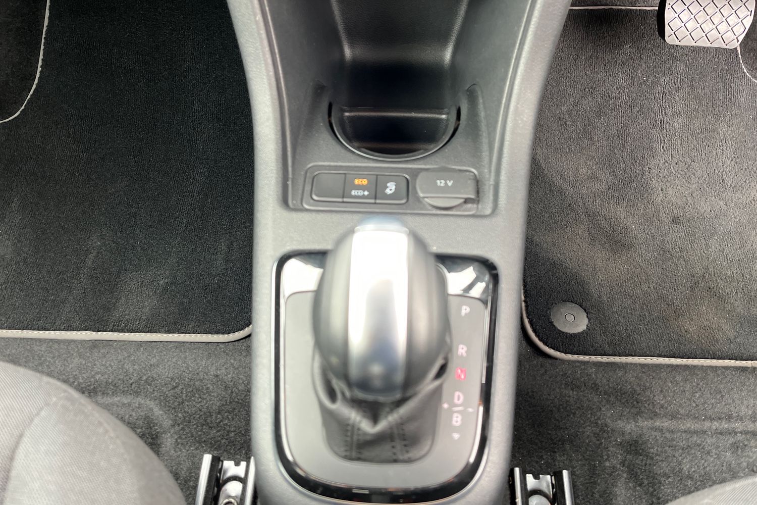 Volkswagen UP Photo 27