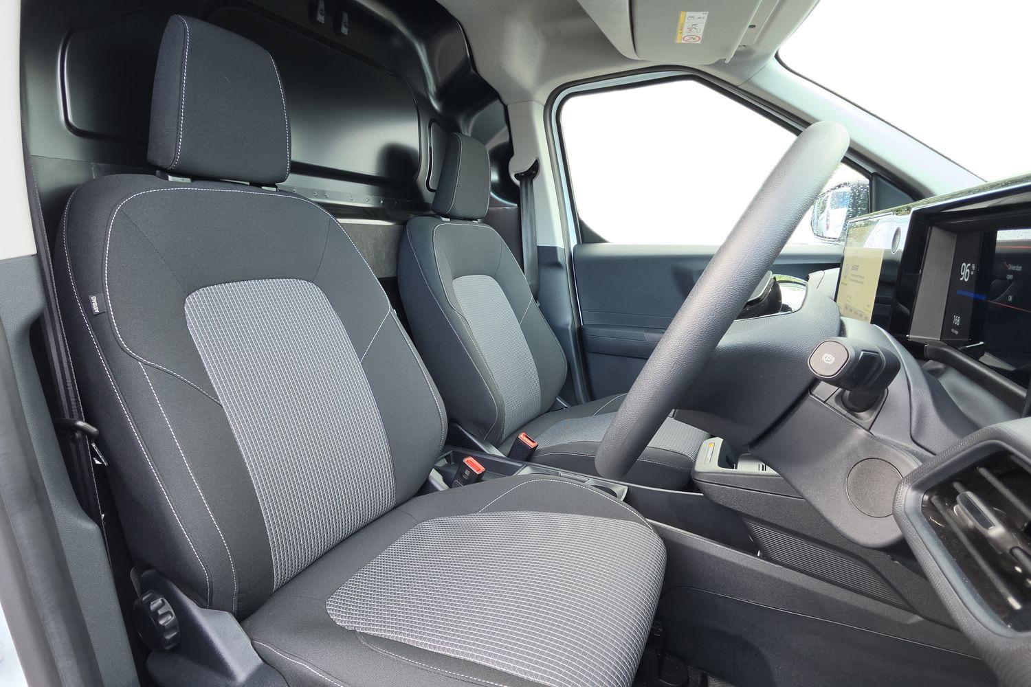 Ford E-TRANSIT COURIER Photo 10