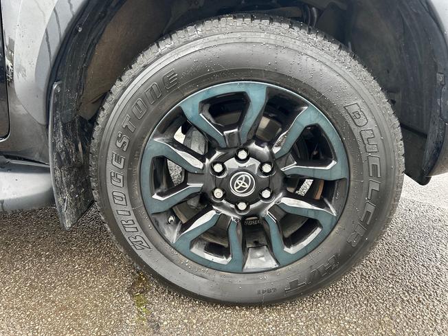 TOYOTA Hilux Photo 25