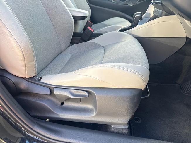 TOYOTA Yaris Photo 51