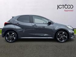 TOYOTA Yaris Photo 4