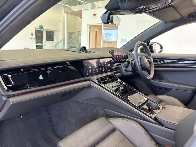 PORSCHE Panamera Photo 13