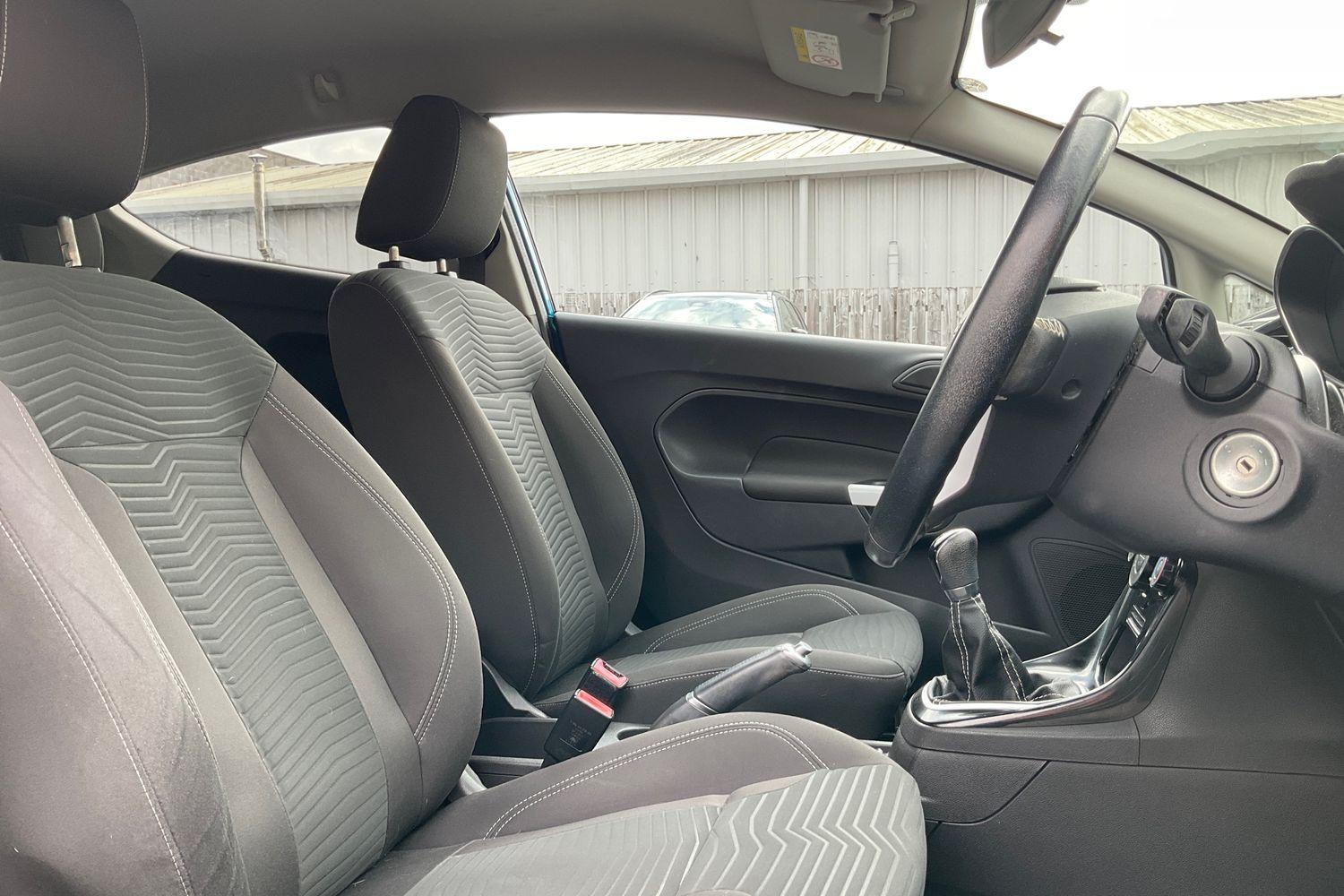 Ford FIESTA Photo 16