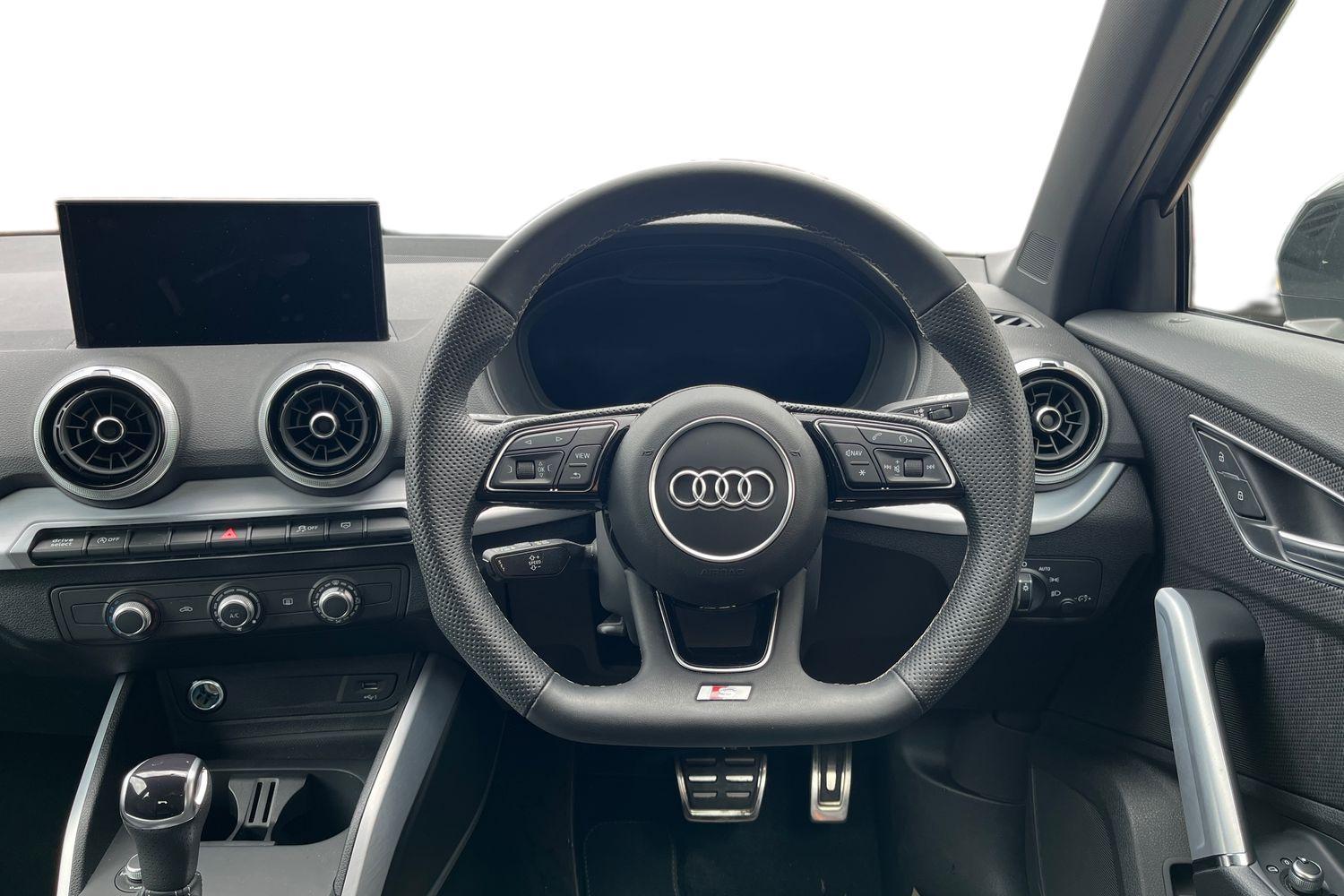 Audi Q2 Photo 10