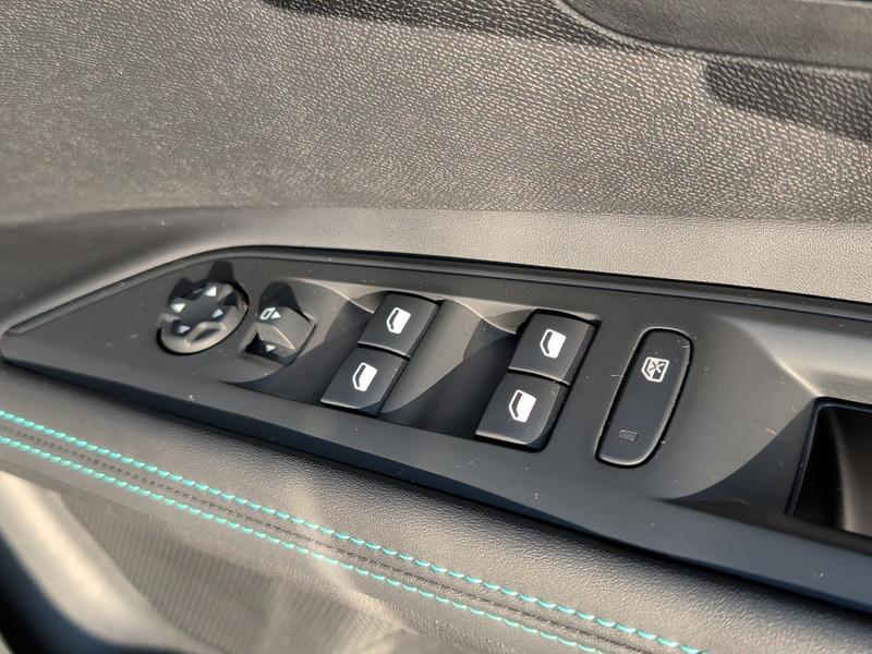 Used Peugeot 5008 NU71DXM 24