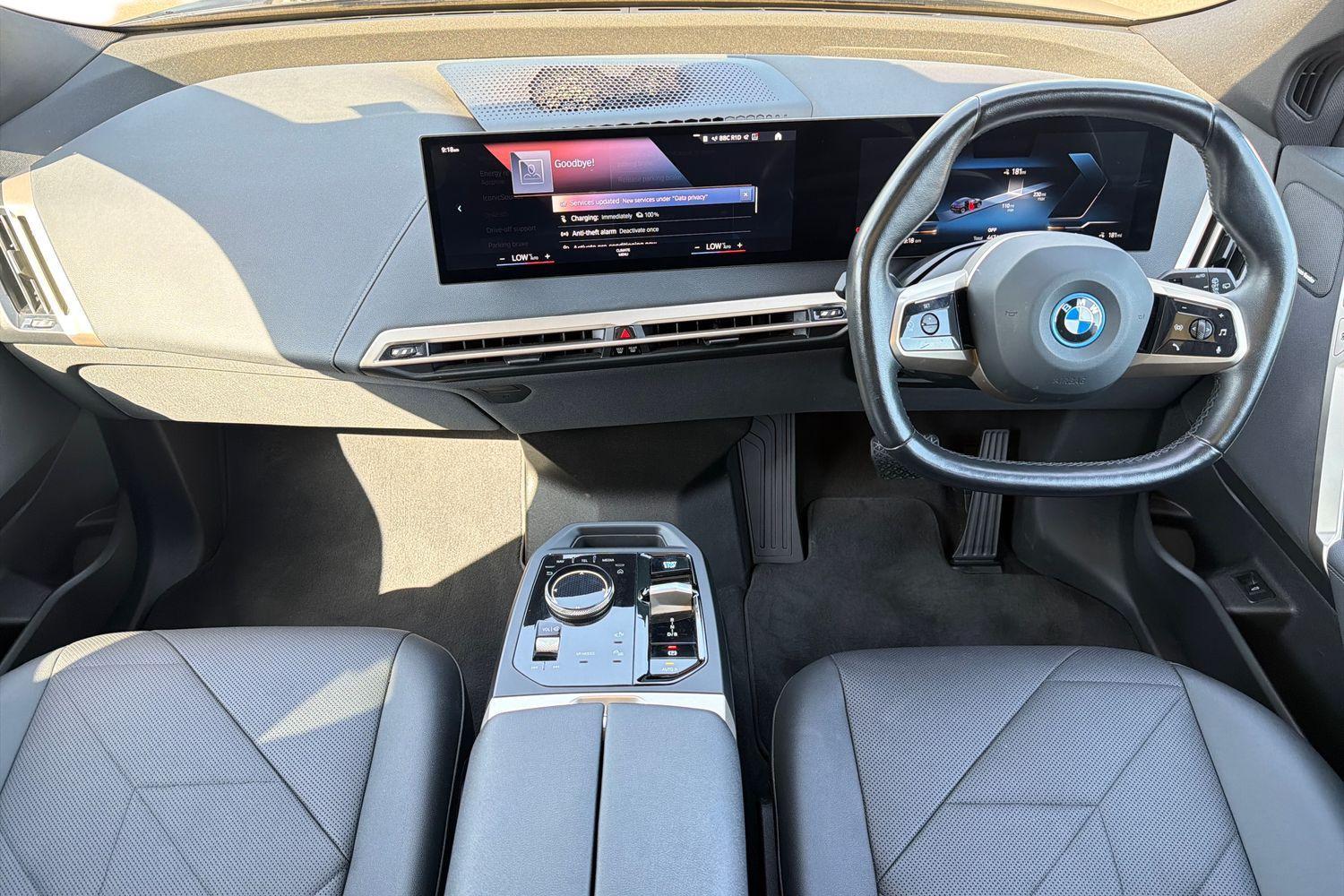 BMW iX Photo 9