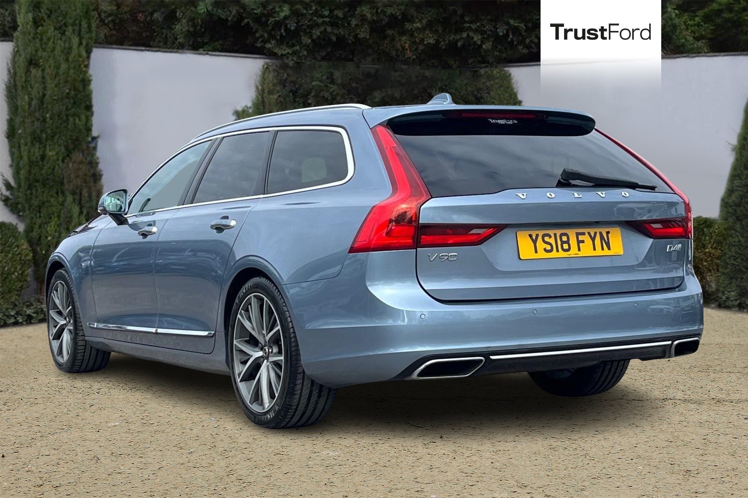 Volvo V90 Photo 1