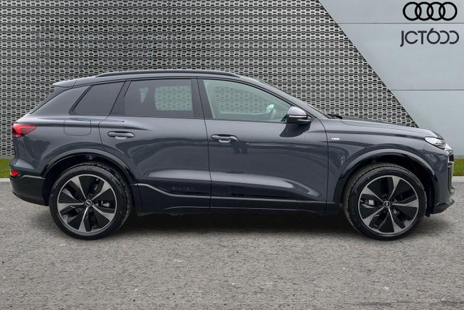 Audi  Q6 SUV Photo 4