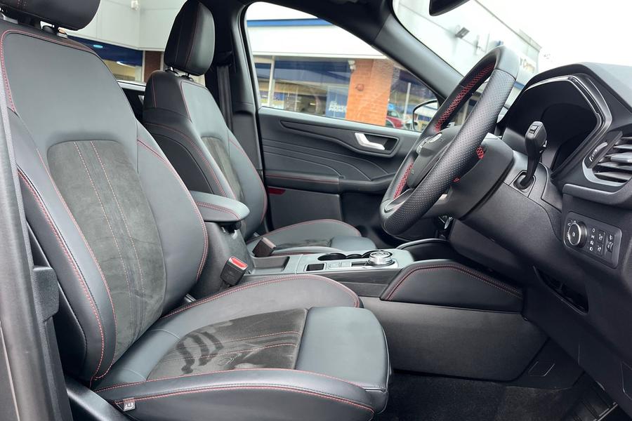 Ford KUGA Photo autoimg-afac4ab1fccb86a062f668fb7a8a47a233183eef.jpg