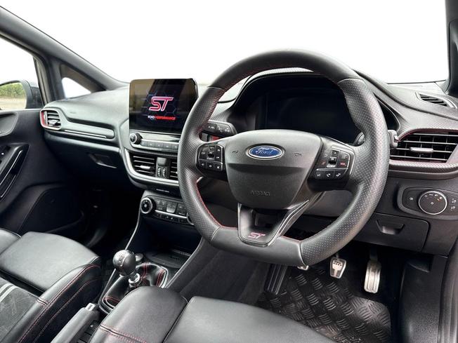 FORD Fiesta Photo 6