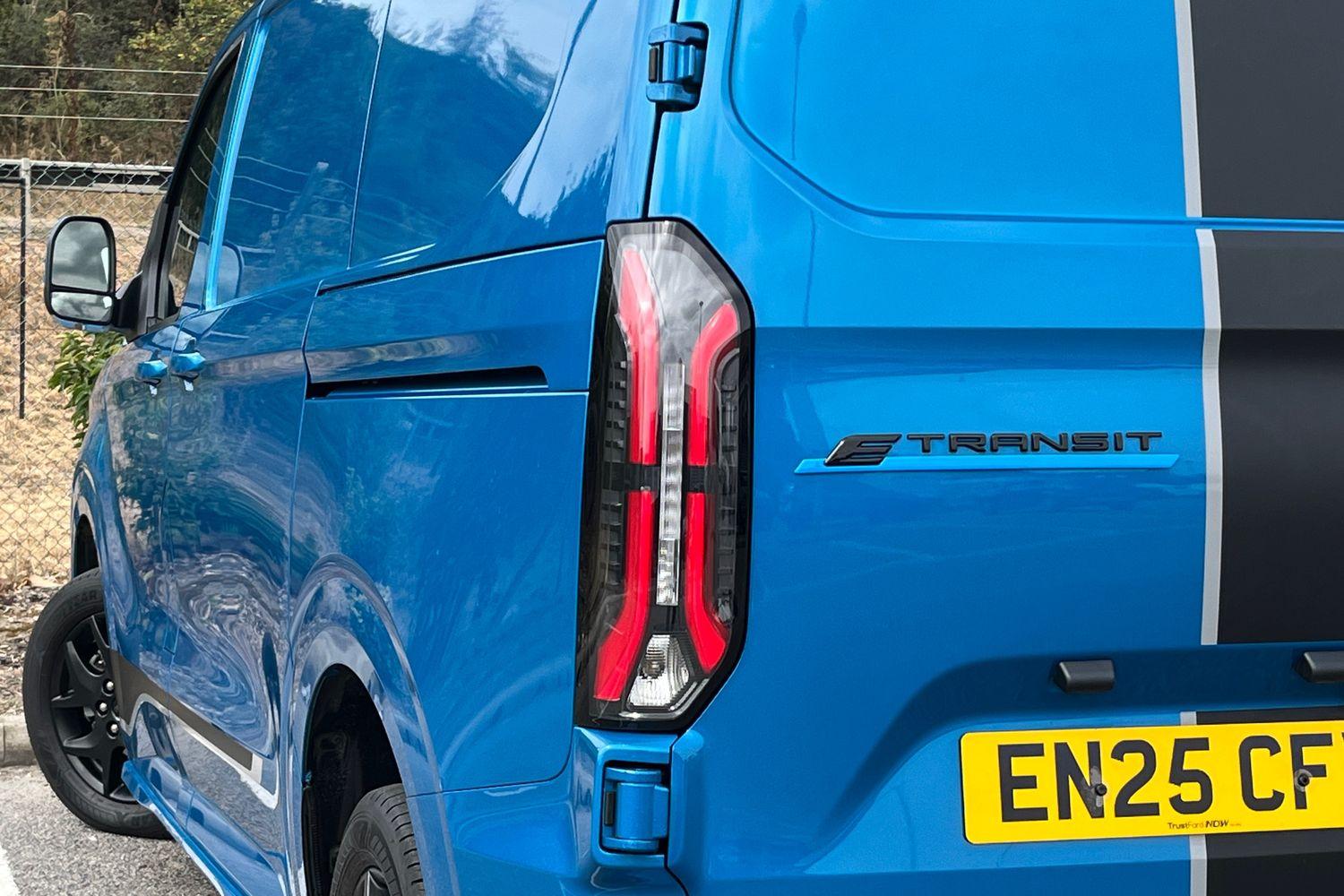 Ford E-Transit Custom Photo 29