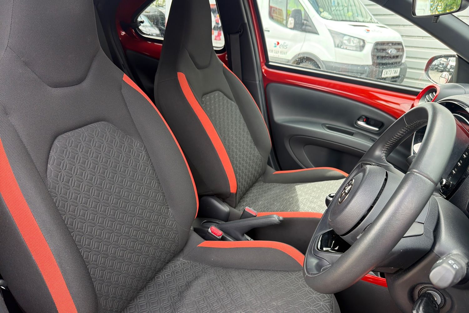 Toyota AYGO X Photo 16