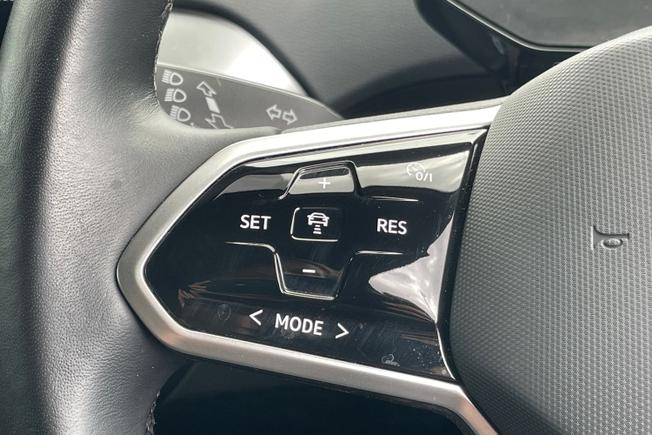 VOLKSWAGEN ID.4 Photo 16