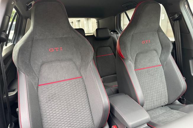 VOLKSWAGEN Golf Photo 33