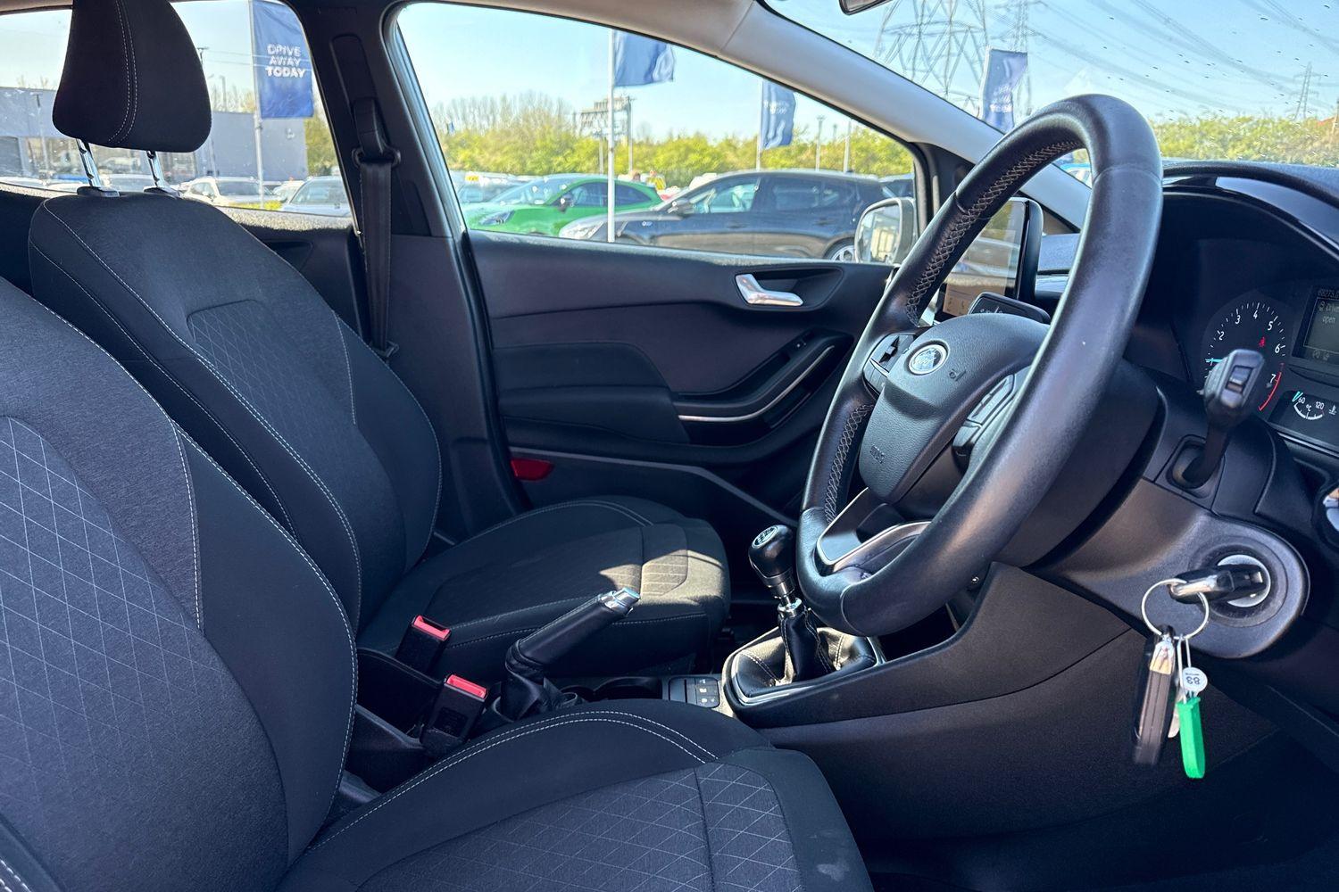 Ford FIESTA Photo 16