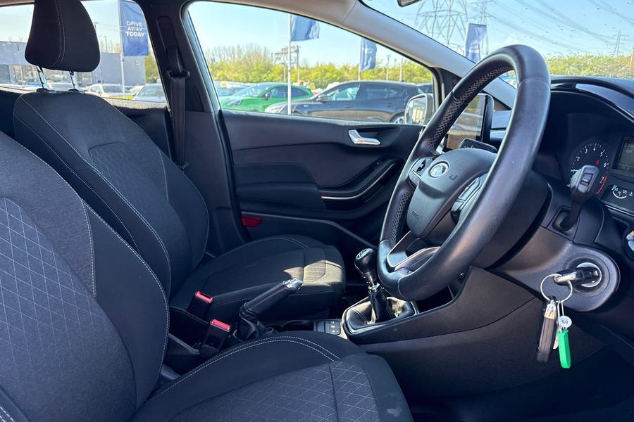 Ford FIESTA Photo autoimg-afc5219607638eea4477d51ca3086e0162b8a4d2.jpg