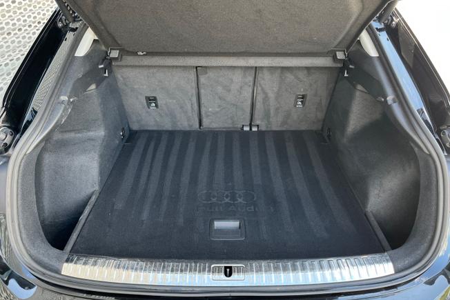 AUDI Q3 Photo 12