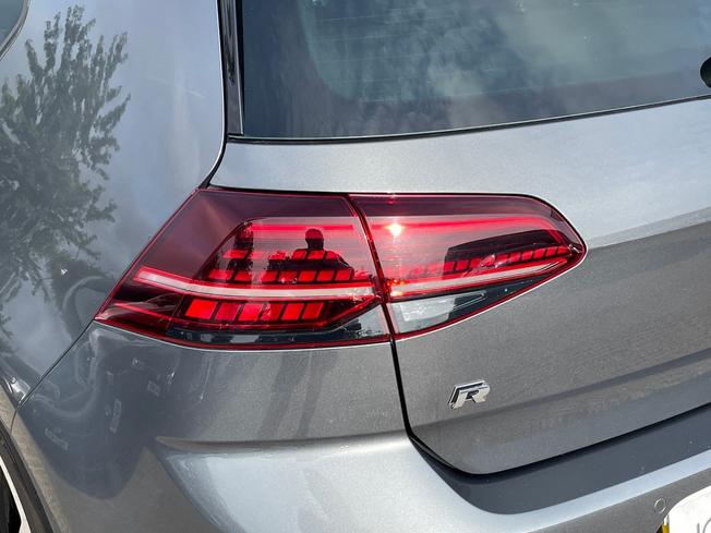 VOLKSWAGEN Golf Photo 18