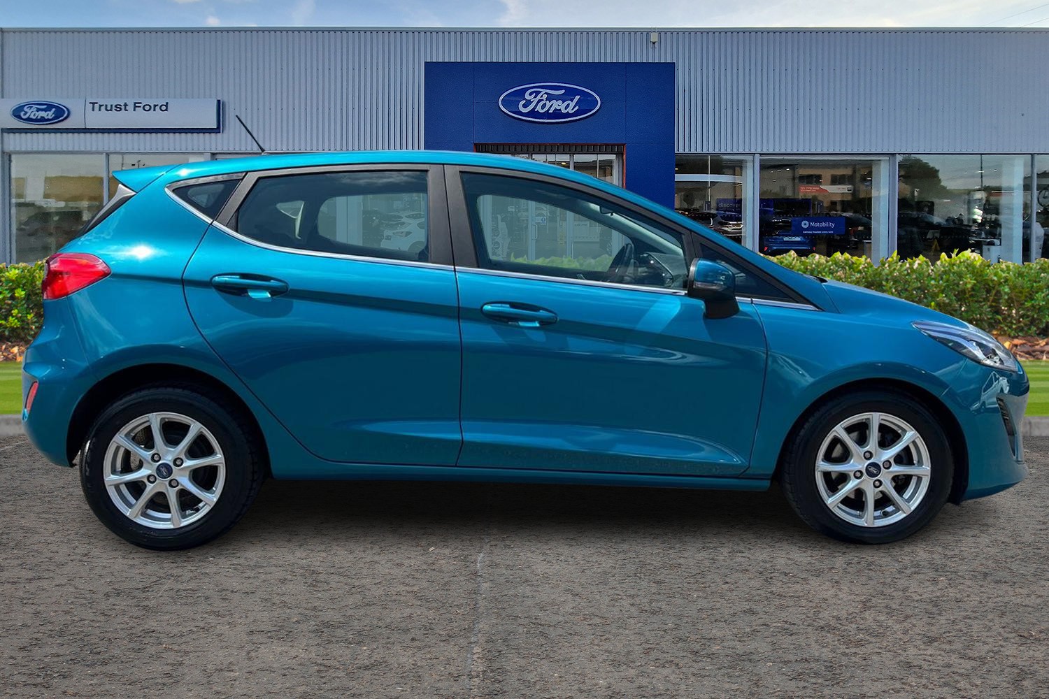Ford FIESTA Photo 2