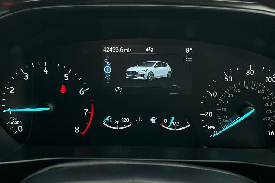 Ford FOCUS Photo autoimg-afdd403c25db43cd2b8c27b68bd06d52efa6103d.jpg