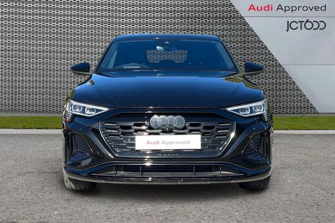 AUDI Q8 E-Tron Photo 8