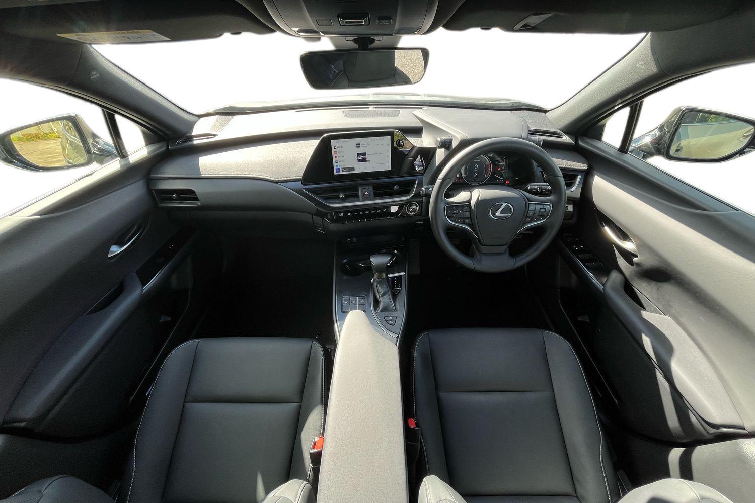 Lexus UX Photo 9