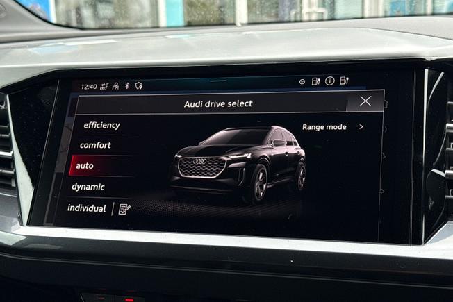AUDI  Q4 Photo 31