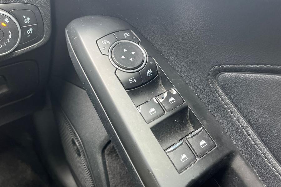 Ford FOCUS Photo autoimg-affbdaf869b9c6668e983e018d15a915e92e0583.jpg
