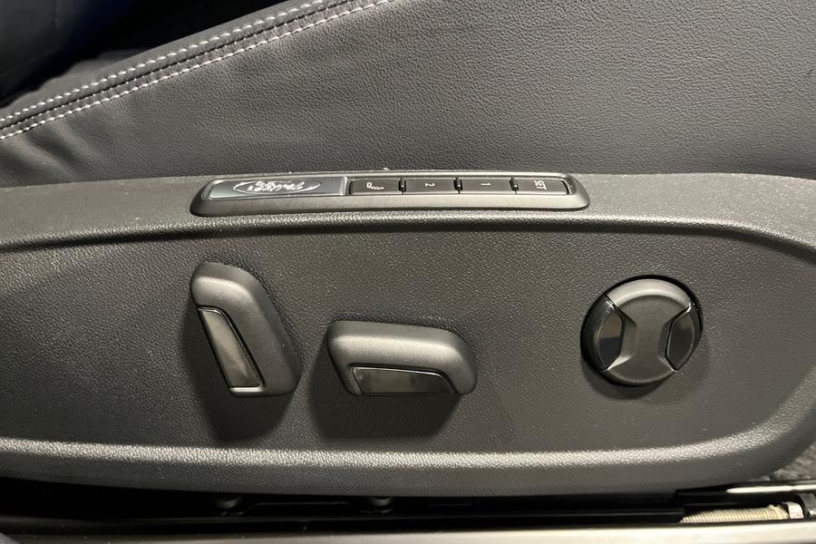 Ford Explorer Photo autoimg-affc84b02bc54521b81254afdebb5018db57a2b4.jpg