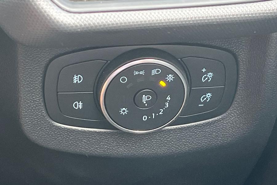 Ford E-Transit Courier Photo autoimg-b0042075c95b6794893bec3ab0e4237138fbb9b8.jpg