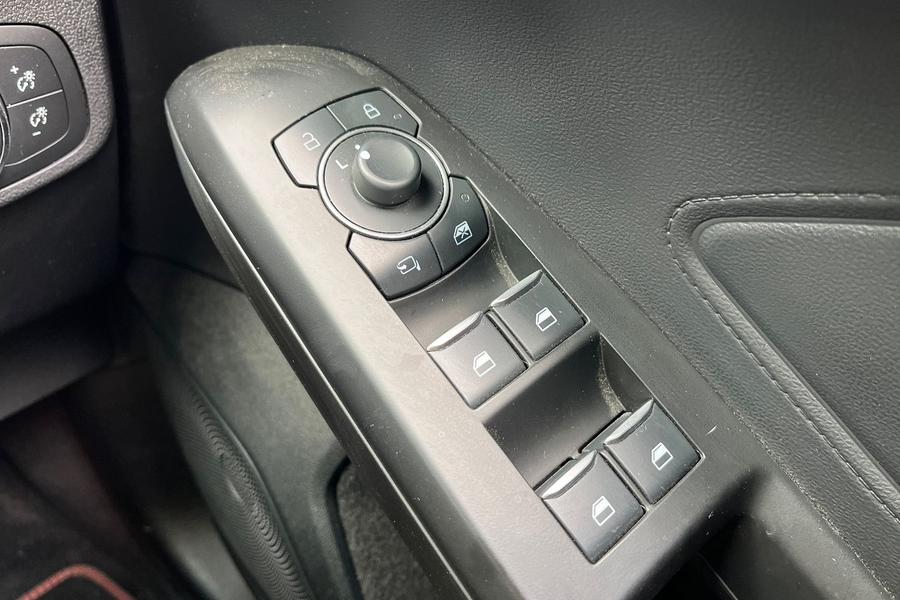Ford FOCUS Photo autoimg-b00aab592432f7c0bb94dba4f1c7ce64edba5f6f.jpg