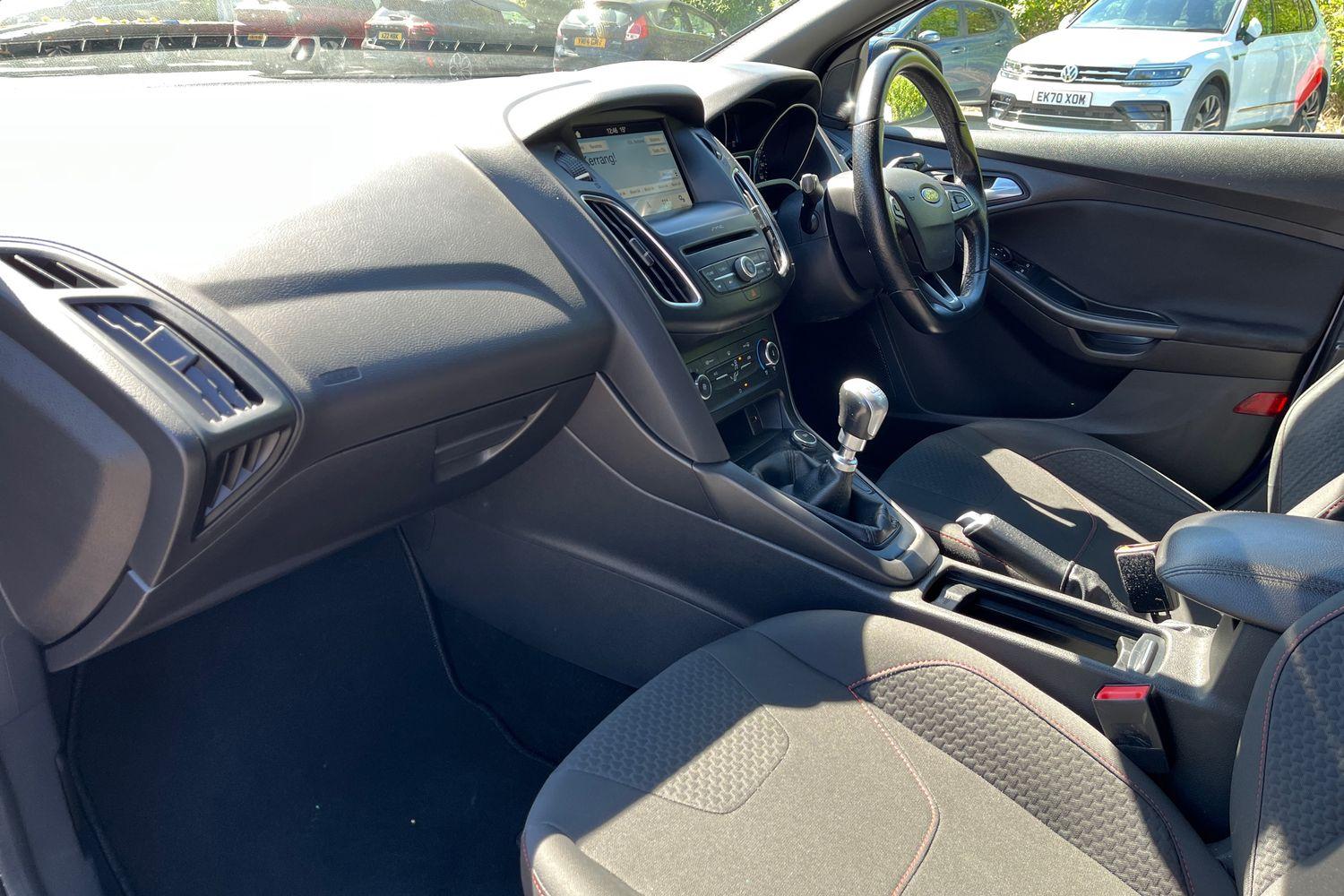 Ford FOCUS Photo 17